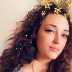 Meet your Posher, Cassandra